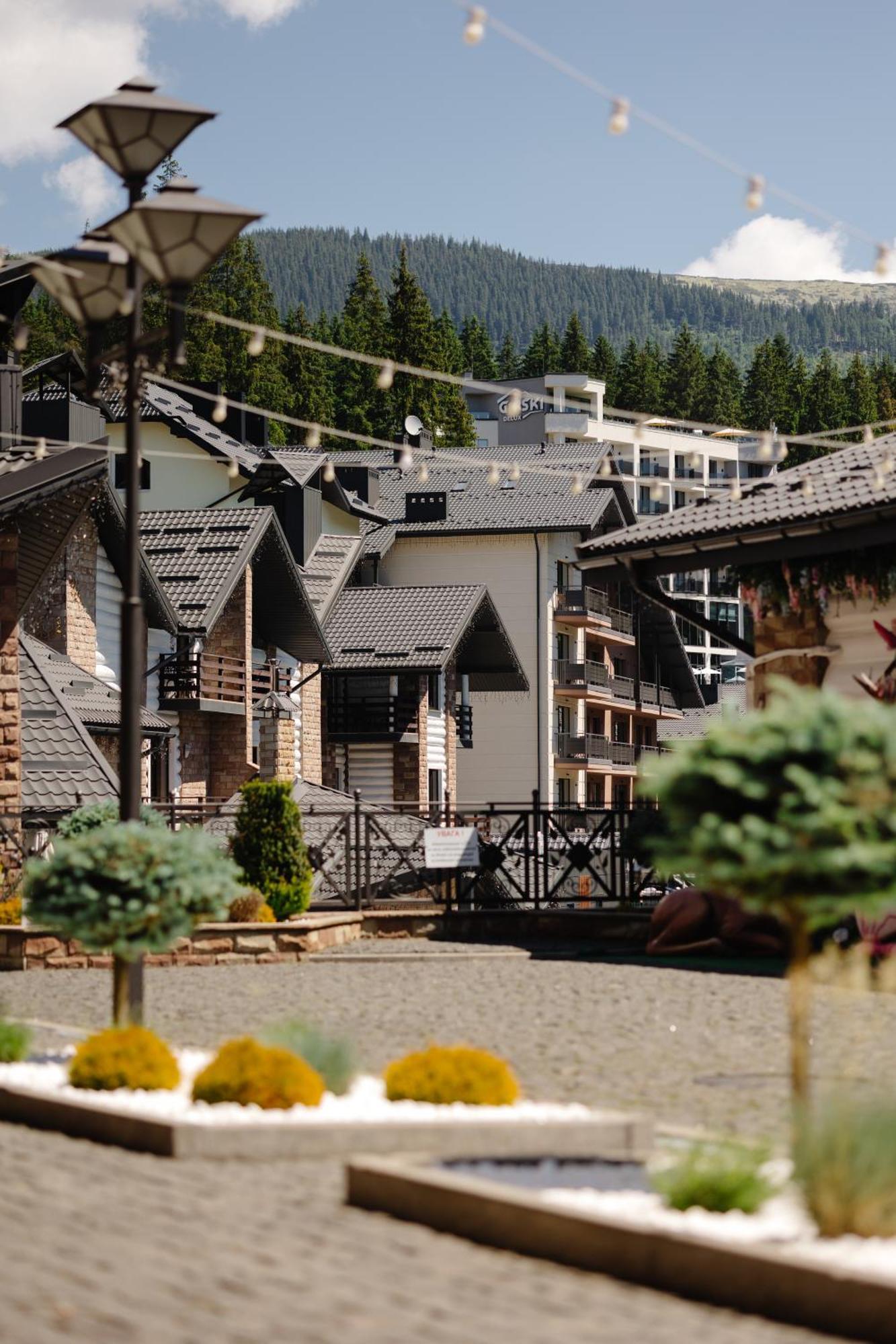 Westhills Cottage Town & Spa Bukovel Eksteriør bilde