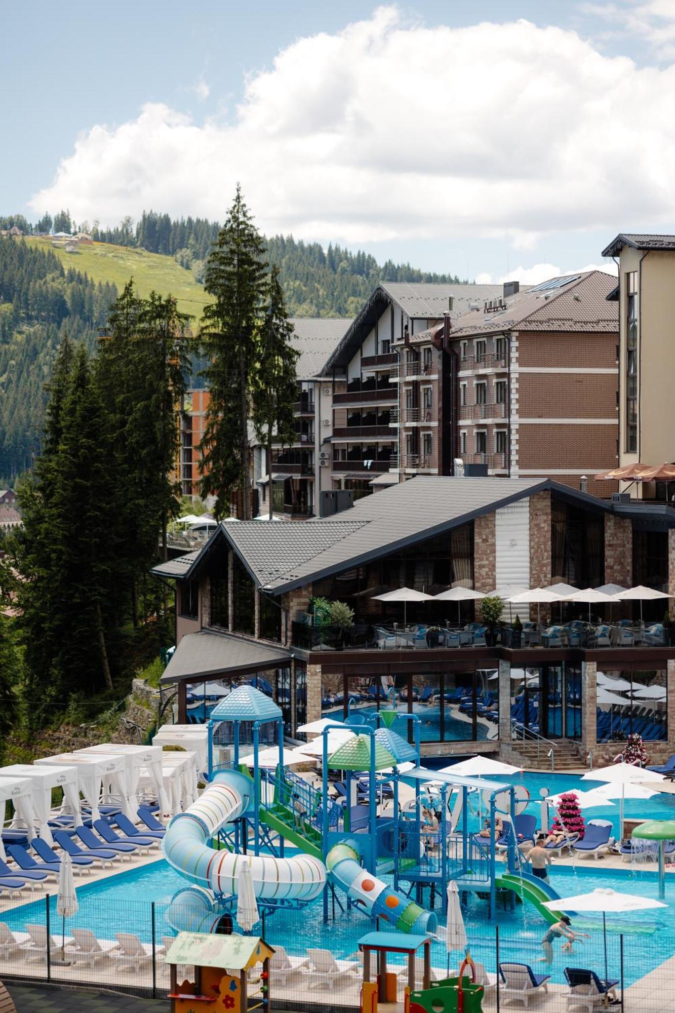 Westhills Cottage Town & Spa Bukovel Eksteriør bilde